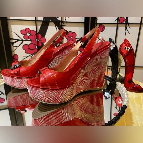 FENDI 😍Stunning!Sling back wedges sandals red patent leather.Retail $800.00 - Picture 7 of 8